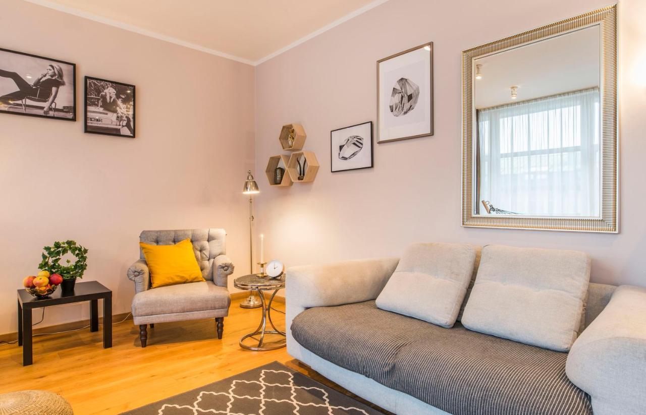 Central 2-Level Penthouse With Terrace And Free Parking Riga Exterior photo